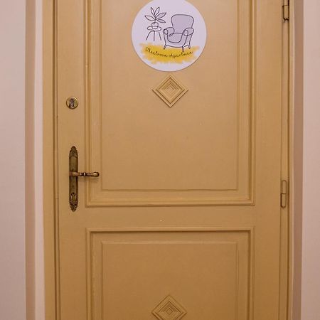 Theatroom Apartman Eger Buitenkant foto