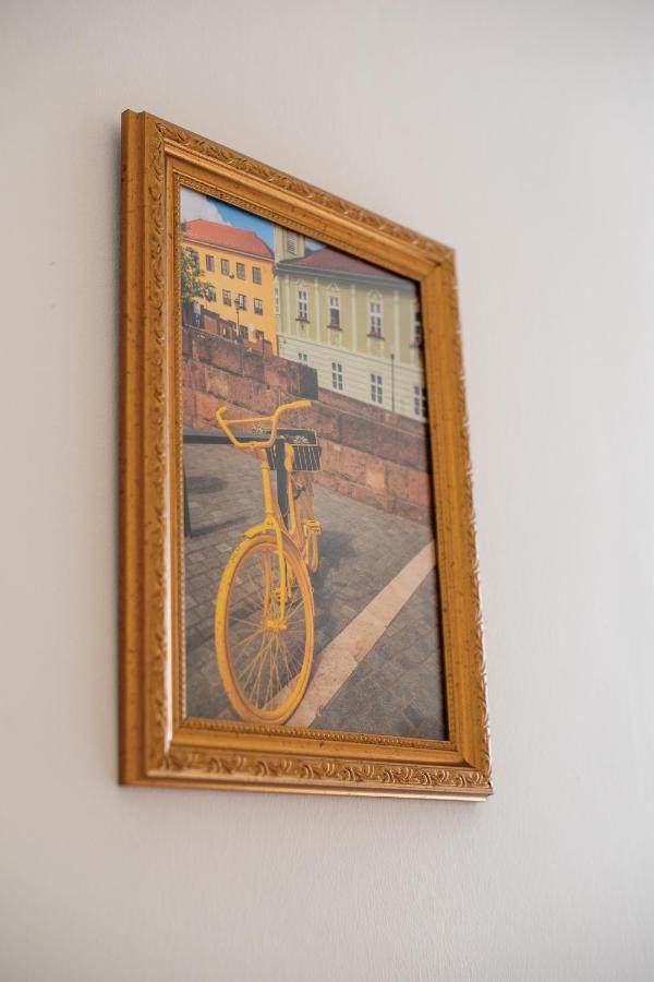 Theatroom Apartman Eger Buitenkant foto