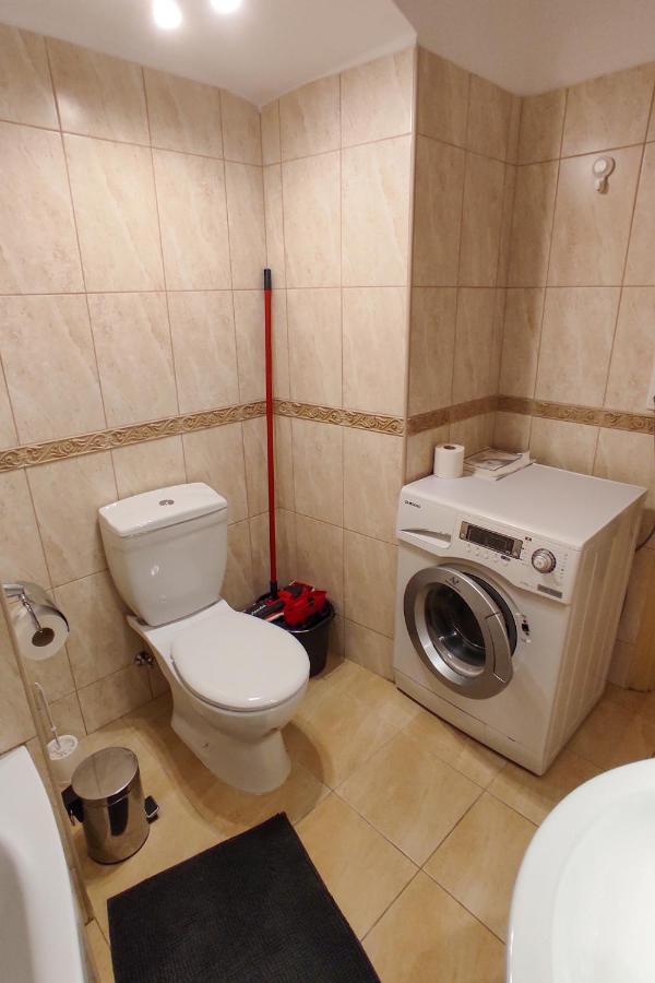 Theatroom Apartman Eger Buitenkant foto