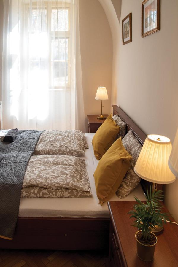 Theatroom Apartman Eger Buitenkant foto