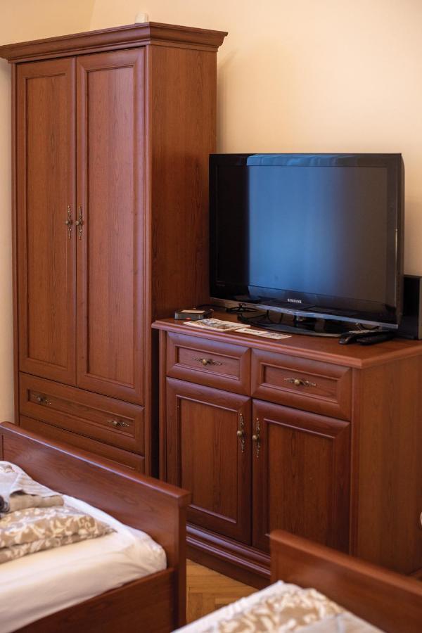 Theatroom Apartman Eger Buitenkant foto