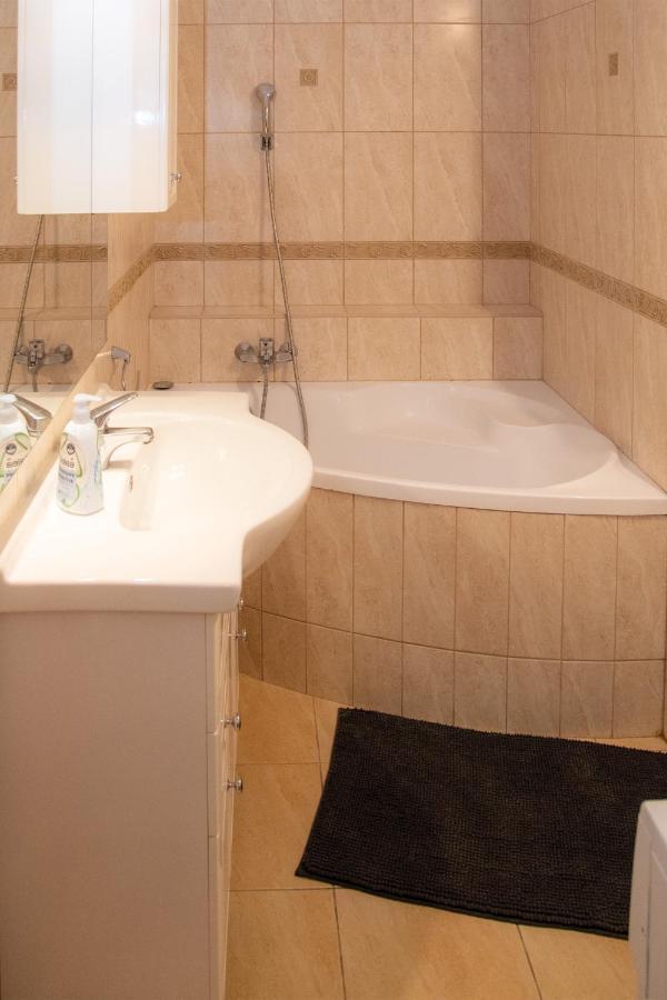 Theatroom Apartman Eger Buitenkant foto