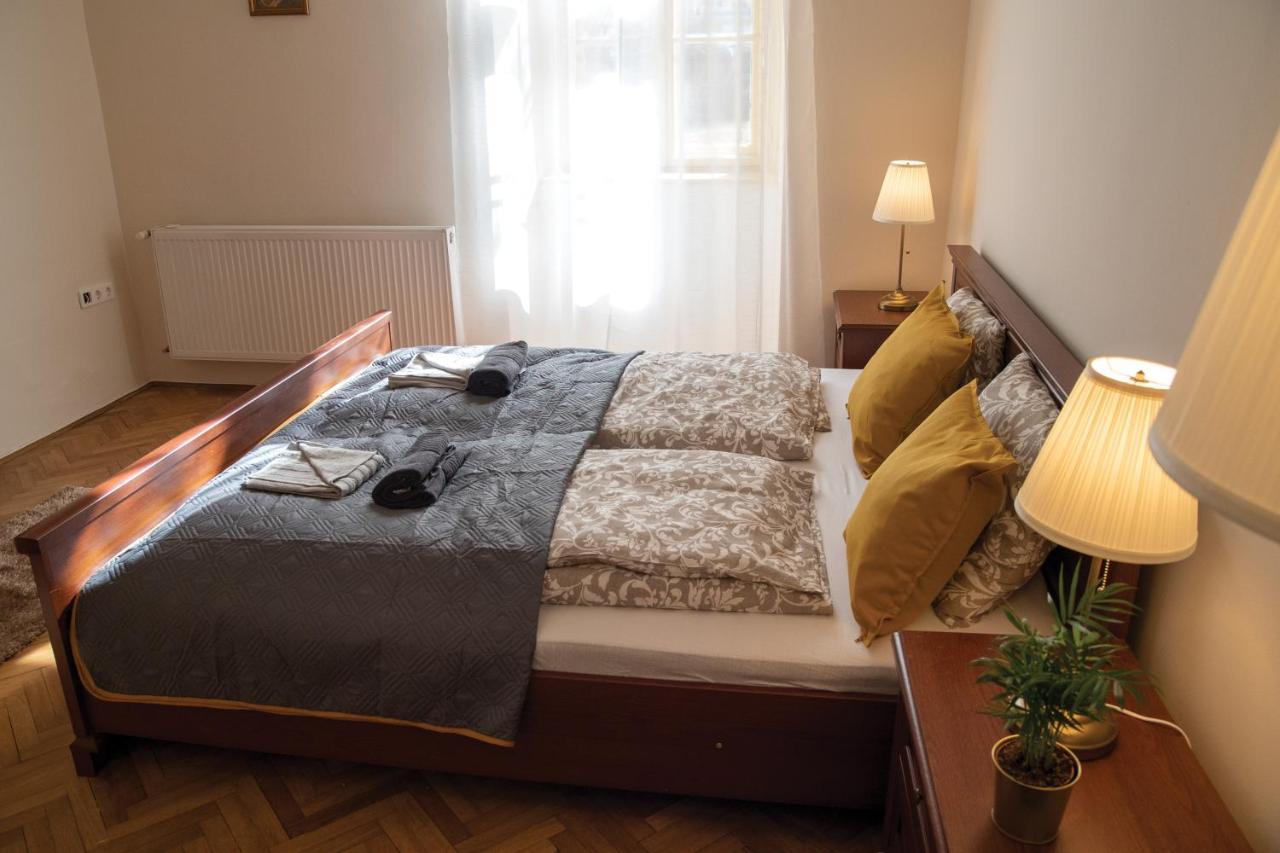Theatroom Apartman Eger Buitenkant foto
