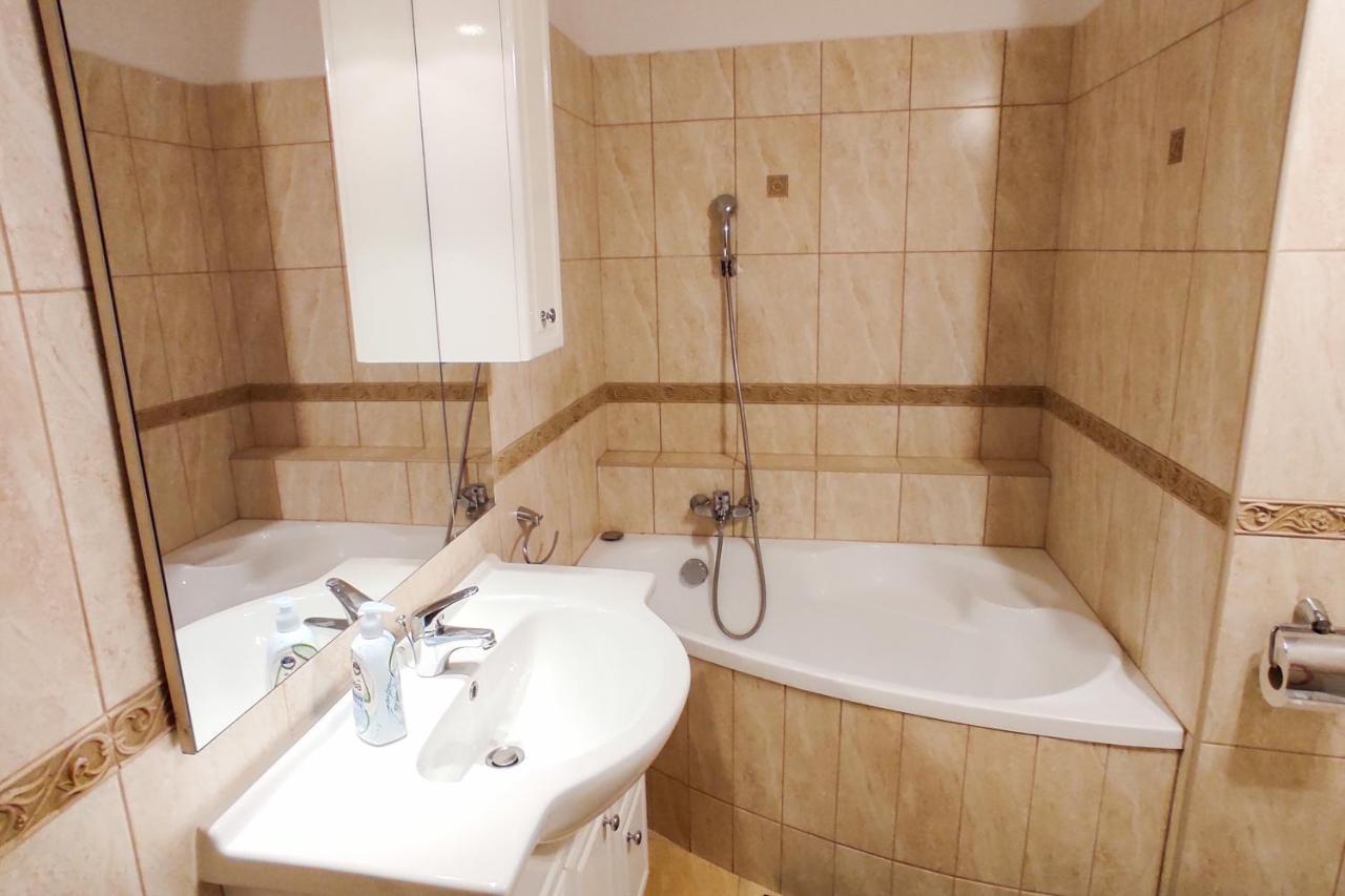 Theatroom Apartman Eger Buitenkant foto