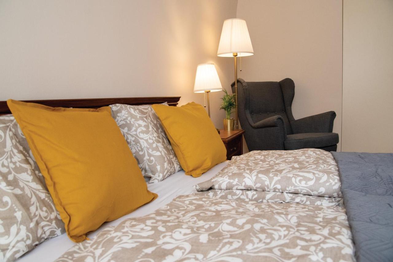 Theatroom Apartman Eger Buitenkant foto