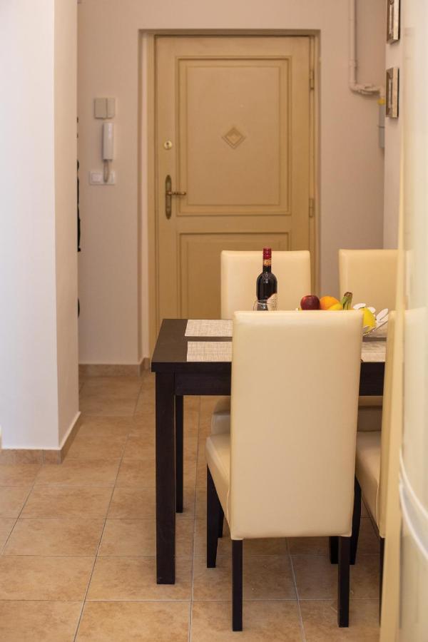 Theatroom Apartman Eger Buitenkant foto