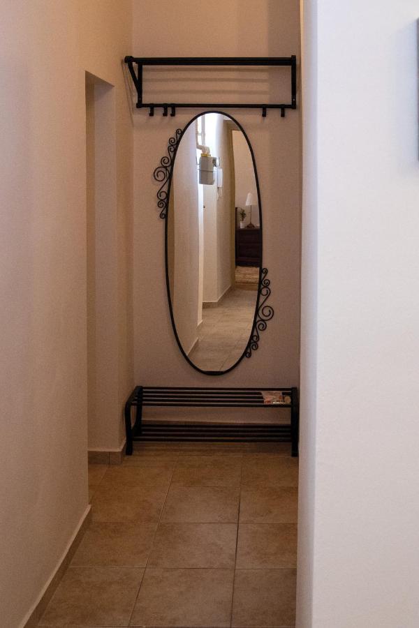 Theatroom Apartman Eger Buitenkant foto